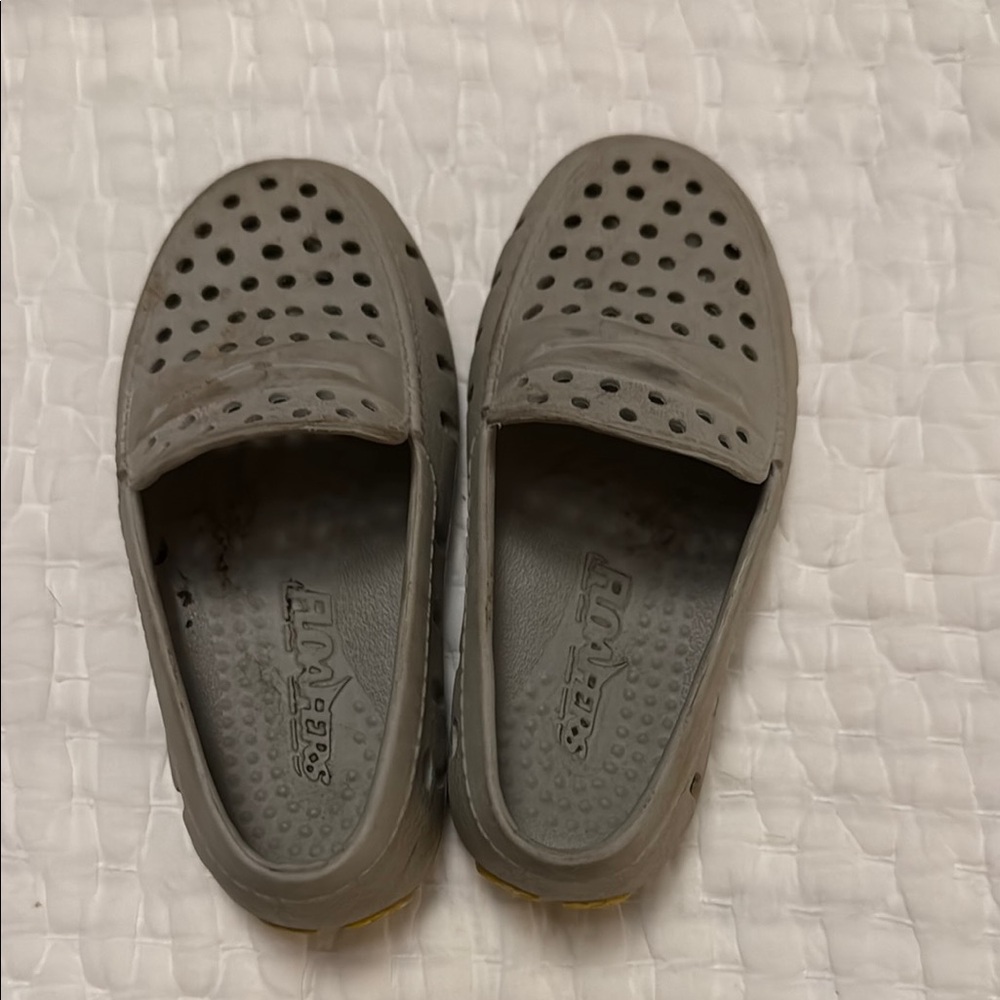 Gray Kids floafers